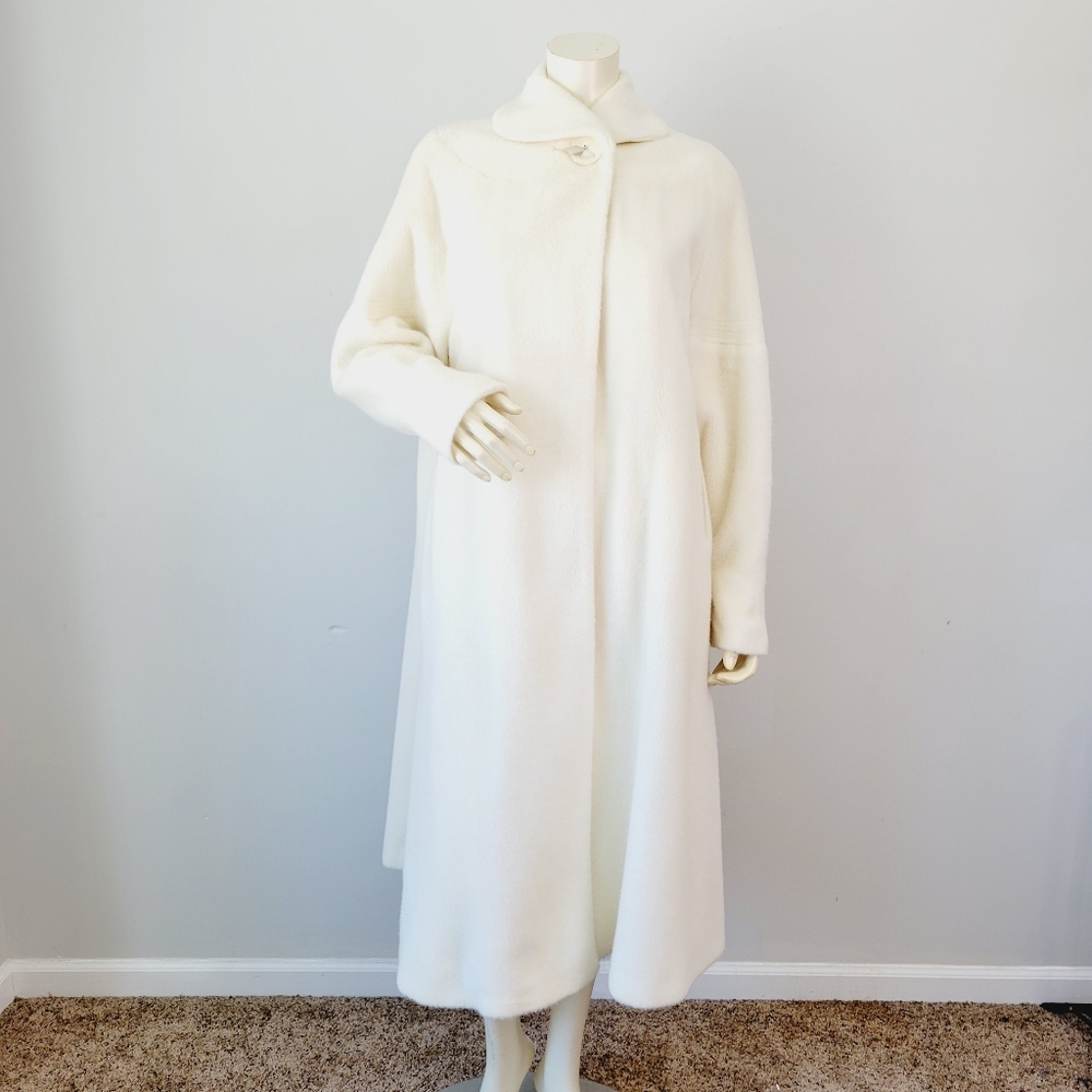 Vintage Cream Long Coat with Rounded Collar